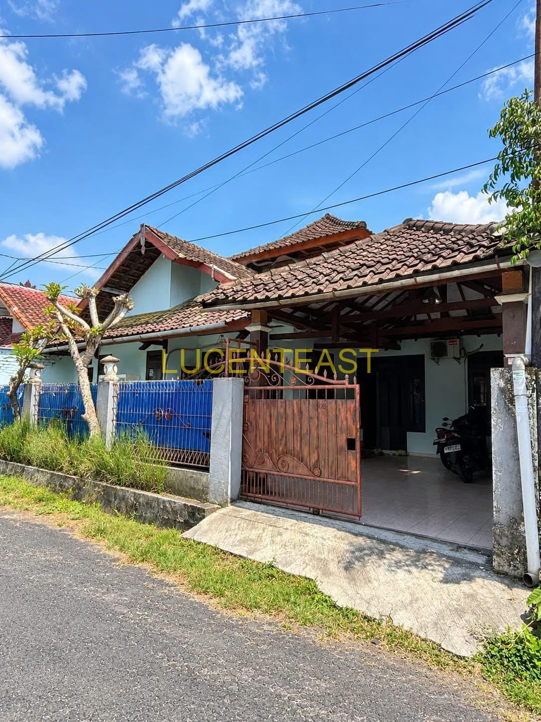 JUAL RUMAH SEMI 2 LANTAI UBUNG